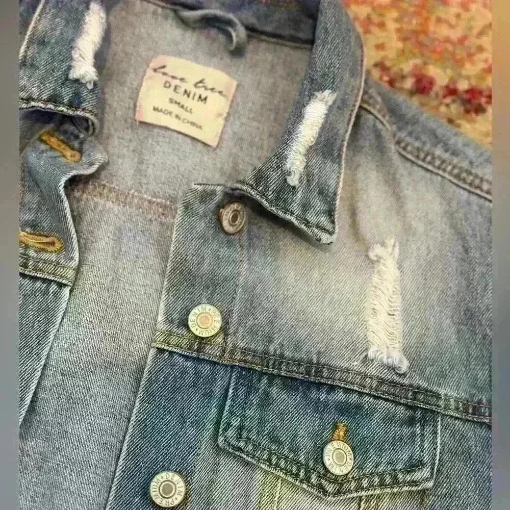 Love Tree‎ Denim Distressed Light-washed Jean Jacket Size Small